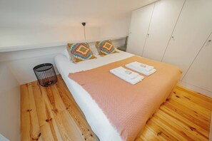 Iron/ironing board, travel crib, free WiFi, bed sheets