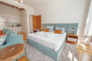 Iron/ironing board, travel cot, free WiFi, bed sheets - Constituição Deluxe by Hosty (Oporto)