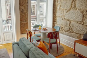 Dining - Constituição Deluxe by Hosty (Oporto)