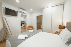 Iron/ironing board, travel cot, free WiFi, bed sheets
