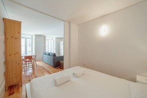 Iron/ironing board, free WiFi, bed sheets