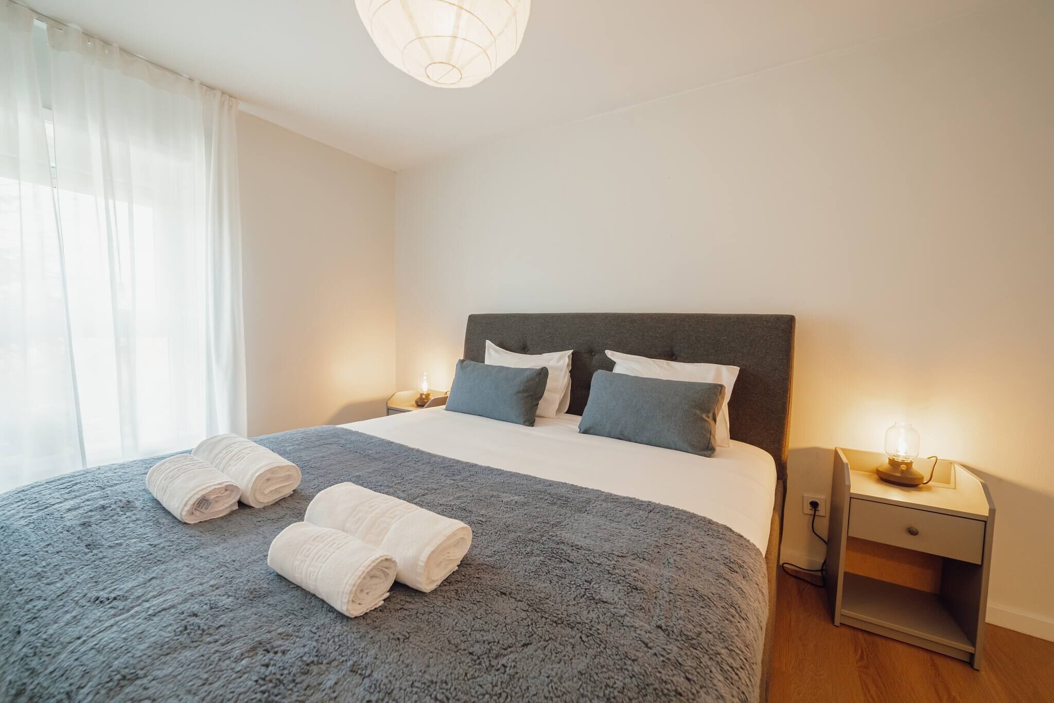 1 habitación, tabla de planchar con plancha, wifi gratis y ropa de cama 