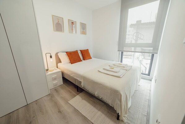 6 bedrooms, iron/ironing board, free WiFi, bed sheets