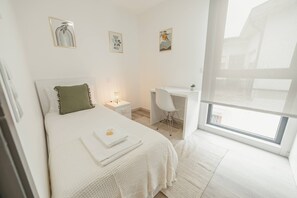 6 habitaciones, tabla de planchar con plancha y wifi gratis