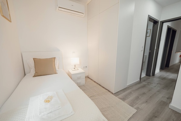 6 bedrooms, iron/ironing board, free WiFi, bed sheets