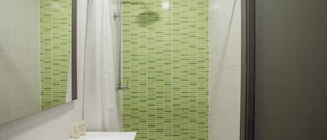 Shower, towels, shampoo