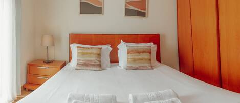 1 chambre, fer et planche à repasser, Wi-Fi gratuit, draps fournis