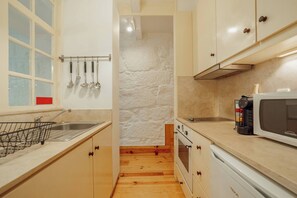 Fridge, microwave, oven, coffee/tea maker