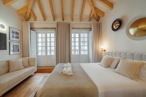 Tabla de planchar con plancha, wifi gratis y ropa de cama 