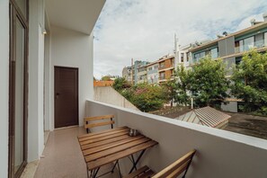 Outdoor dining - Modern Bonfim by Hosty (Porto)