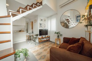 TV - Modern Studio by Hosty (Porto)