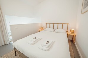 Bügeleisen/Bügelbrett, Reisekinderbett, kostenloses WLAN, Bettwäsche