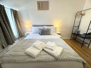 1 soverom, strykejern/-brett, wi-fi (inkludert) og sengetøy