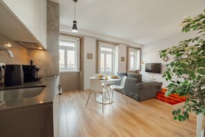 Interior - Downtown Elegant 1 by Hosty (Porto)
