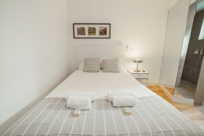 1 bedroom, iron/ironing board, travel cot, free WiFi