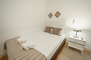 Iron/ironing board, free WiFi, bed sheets - Downtown Elegant 2 by Hosty (Porto)