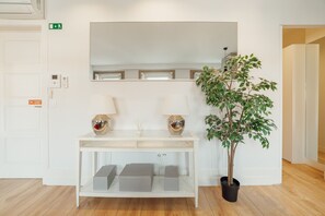 Interior - Downtown Elegant 2 by Hosty (Porto)