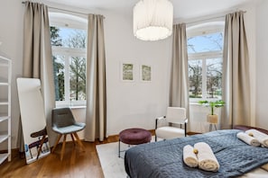 2 bedrooms, iron/ironing board, travel cot, WiFi