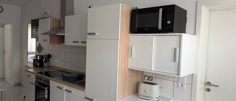 Micro-ondes, four, plaque de cuisson, lave-vaisselle