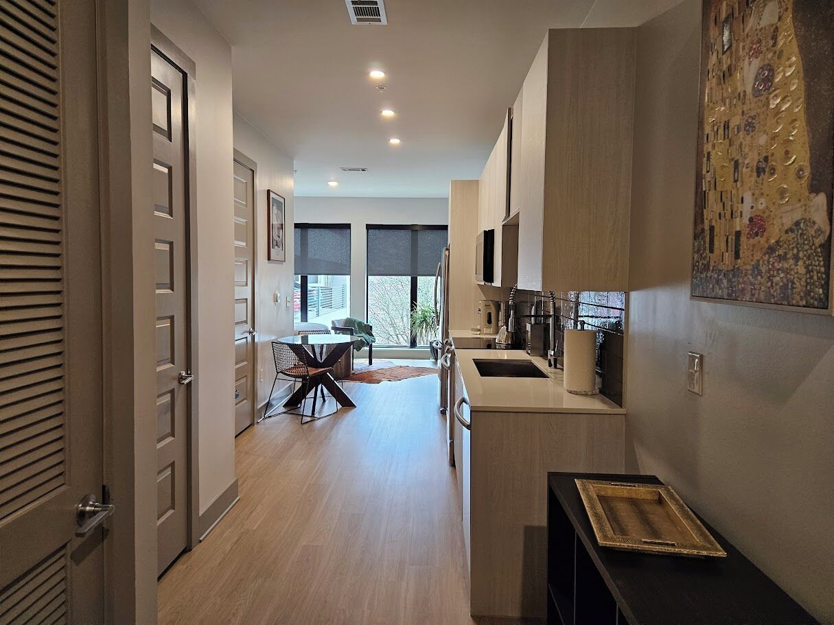 Kylskåp, mikrovågsugn, ugn och spishäll