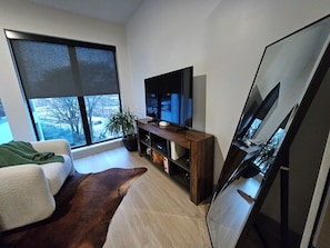 Unclassified image, 5 of 18, button - Stylish Studio in Midtown ATL (Atlanta)