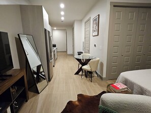 1 bedroom, desk, iron/ironing board, free WiFi