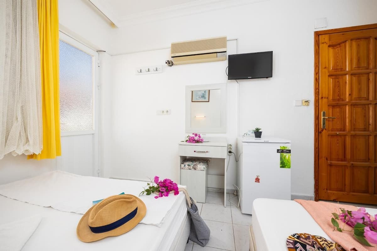 1 bedroom, minibar, bed sheets