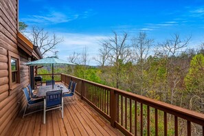 تناول الطعام بالخارج