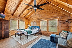 4 bedrooms, desk, free WiFi, bed sheets