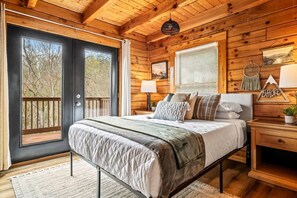 4 bedrooms, desk, free WiFi, bed sheets