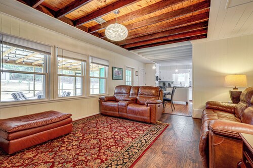 2 Mi to Fairhope Pier: Home w/ Large Yard!