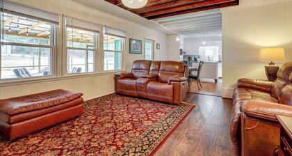 2 Mi to Fairhope Pier: Home w/ Large Yard!