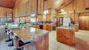 House (4 Bedrooms) | Interior - 4 Mi to Lake Access: Pet-friendly Home in Bismarck (Bismarck)