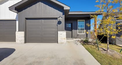 2 Mi to Downtown Temple: Pet-friendly Home w/ Yard