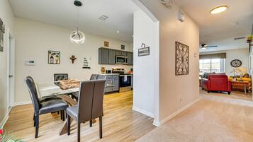 House (5 Bedrooms) | Interior