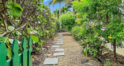 1 Mi to Shore: Pet-friendly Lake Worth Beach Home!