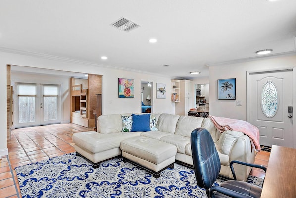House (3 Bedrooms) | Interior