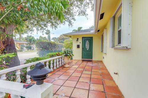 1 Mi to Shore: Pet-friendly Lake Worth Beach Home!
