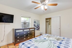 House (3 Bedrooms) | Interior - 1 Mi to Shore: Pet-friendly Lake Worth Beach Home! (Lake Worth)