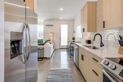 < 2 Mi to Dtwn: Modern Townhome in Knoxville