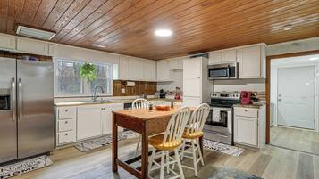 House (2 Bedrooms) | Interior