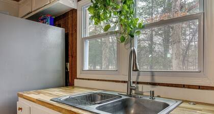 Deck & 2-acre Yard: Quiet Getaway in Crandall!