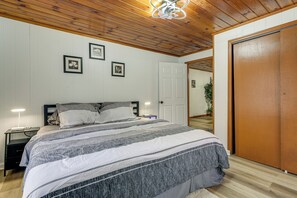 Interior - Deck & 2-acre Yard: Quiet Getaway in Crandall! (Crandall)