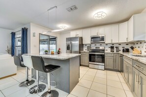 Interior - 7 Mi to Gatorland: Retreat w/ Pool & Elliptical (Kissimmee)