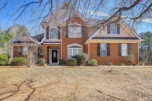 6 Mi to Southern Belle Farm: Home w/ Patio!