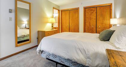 < 1 Mi to Mt Snow: Charming Condo w/ Fireplace