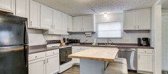 Saluda River Retreat w/ Boat Ramp & Water Views!