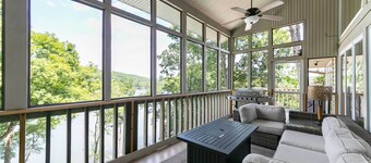 Screened-in Porch w/ Views: Hot Springs Getaway!