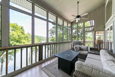 Screened-in Porch w/ Views: Hot Springs Getaway!