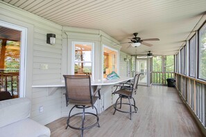Interior - Screened-in Porch w/ Views: Hot Springs Getaway! (Hot Springs)